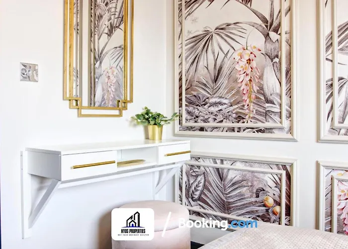 3 Bedroom By Nyos Short Lets & Serviced With Garden Дом отдыха *