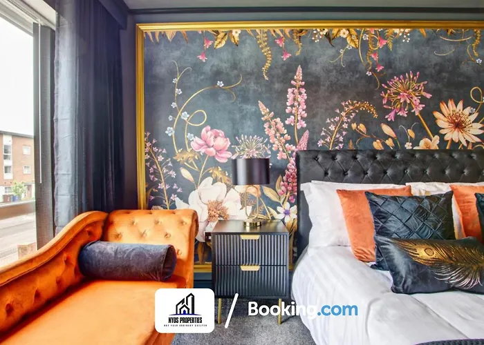 Дом отдыха 3 Bedroom By Nyos Short Lets & Serviced With Garden