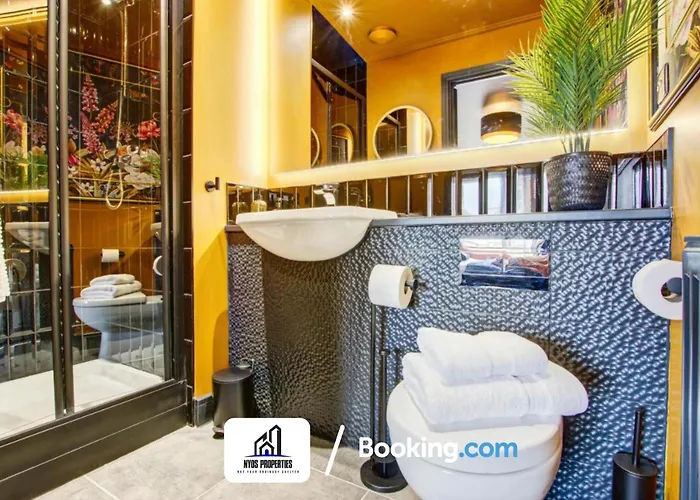 3 Bedroom By Nyos Short Lets & Serviced With Garden Дом отдыха