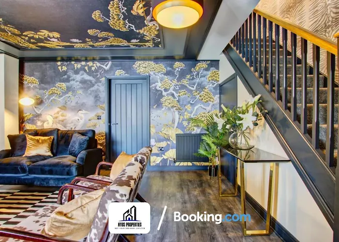 3 Bedroom By Nyos Short Lets & Serviced With Garden