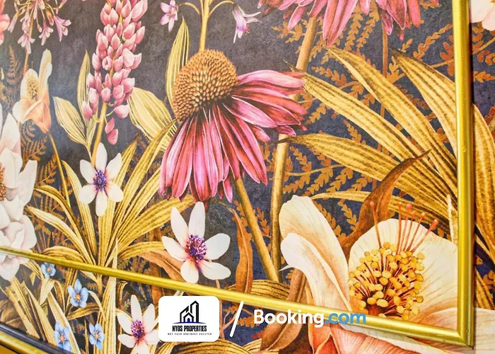 3 Bedroom By Nyos Short Lets & Serviced With Garden Манчестер