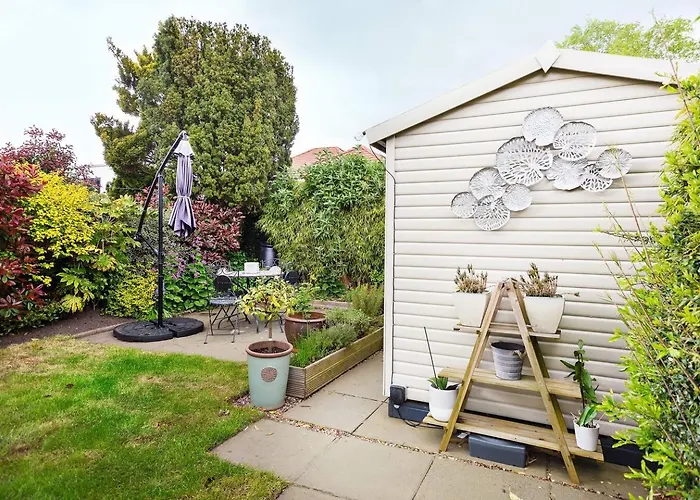 Feriehus Pass The Keys Picture Perfect Haven In Didsbury Village - Free Parking & Ev Station Manchester