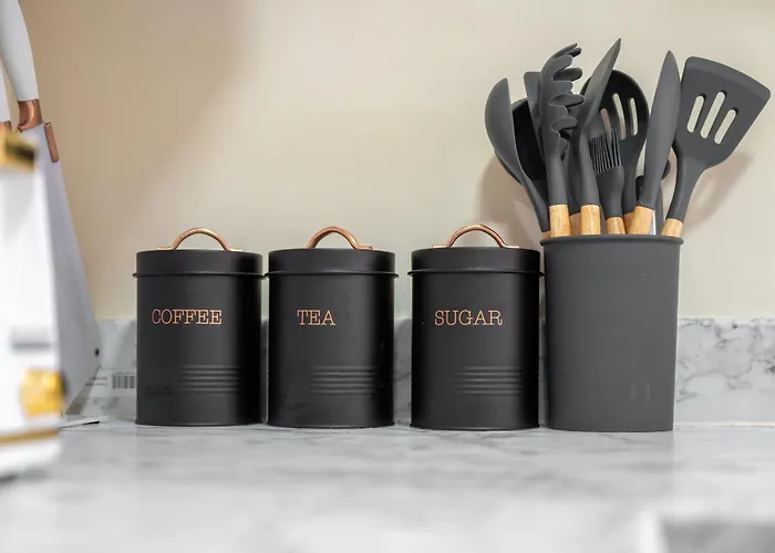 Modern 4br In M11, Close To Etihad Stadium Sleeps 11 Сasa de vacaciones