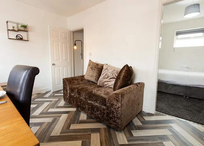 Cosy & Compact In Swinton Apartment *