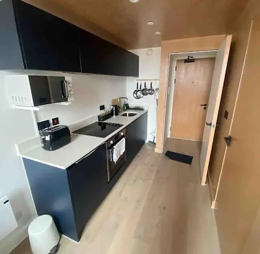 Lovely 1 Bedroom Duplex In *