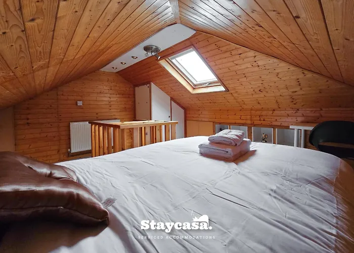 Сasa de vacaciones Inviting Serene Abode Large Driveway Sleeps 12 Mánchester