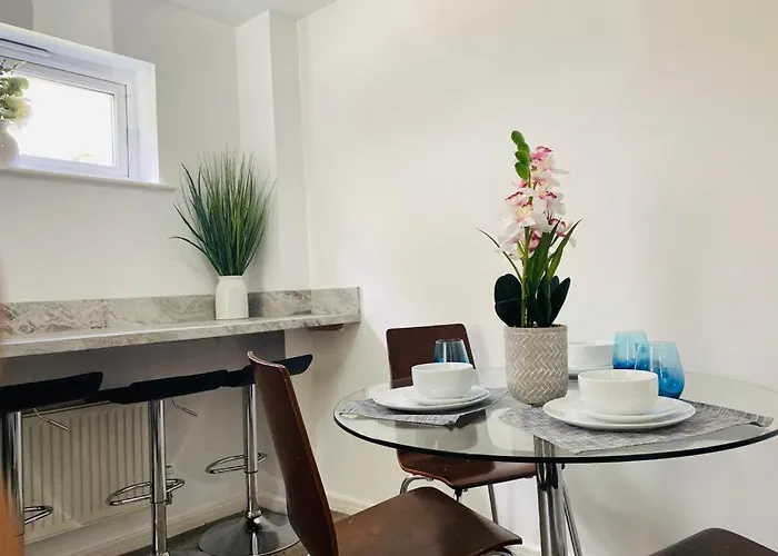 Modern, Stylish And Central *