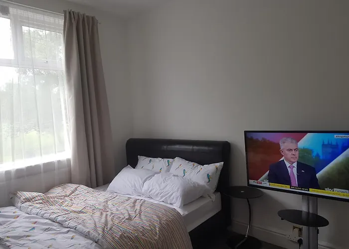 A Quiet & Comfortable 4 Bedroom House * Μάντσεστερ