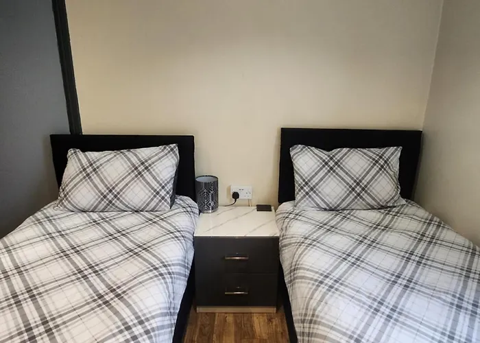 133b Park Road Stretford * Манчестер