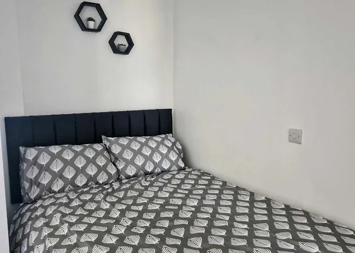 Penthouse - 2 Bedroom *