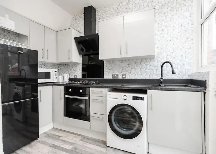 Nyaraló Spacious 3br - Pool Table - Games - Sleeps 9 Manchester