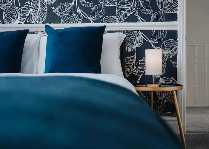 Spacious 3br - Pool Table - Games - Sleeps 9 * Manchester