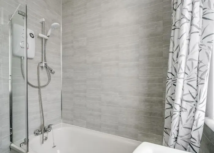 Spacious 3br - Pool Table - Games - Sleeps 9 Nyaraló