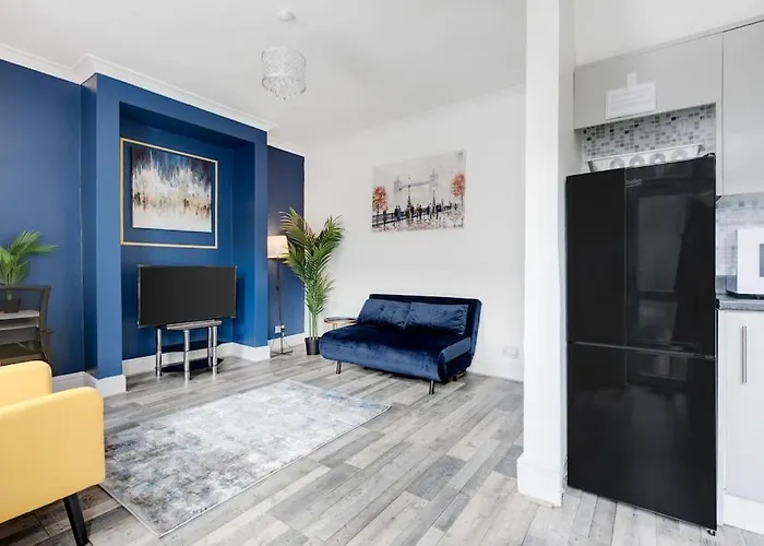 Nyaraló Spacious 3br - Pool Table - Games - Sleeps 9 Manchester