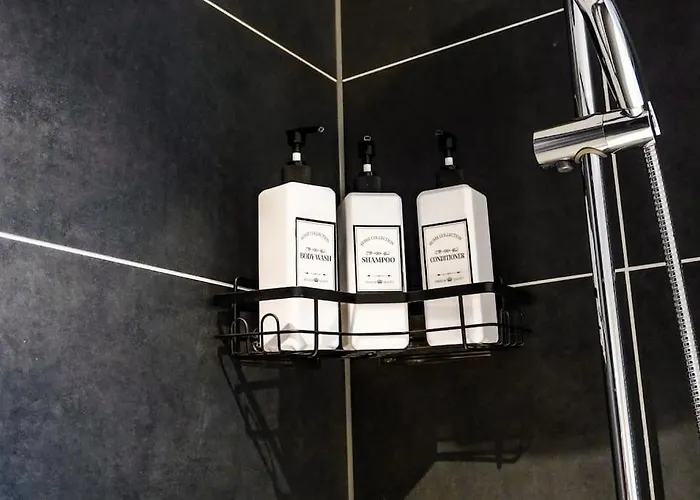 Classy 2-br, 3-bath Sleeps 5, High Speed Unlimited Wifi شقة مانشستر