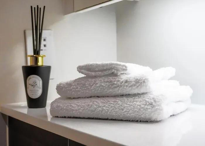 شقة Classy 2-br, 3-bath Sleeps 5, High Speed Unlimited Wifi *