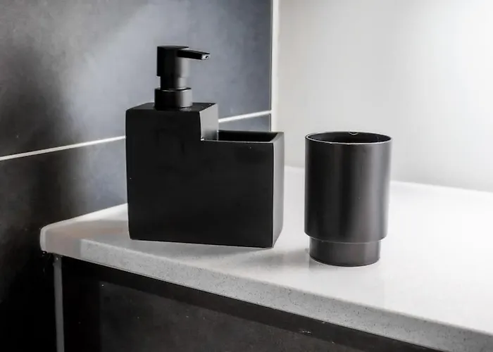 Classy 2-br, 3-bath Sleeps 5, High Speed Unlimited Wifi شقة مانشستر