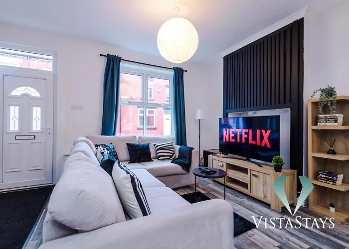 Modern 3bdr House By Vista Short Lets & Serviced Salford With Parking & Pool Table Manchester