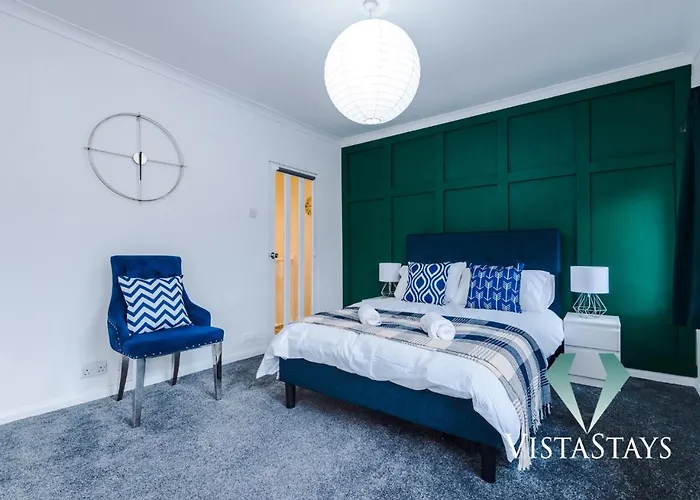 Ferienhaus Modern 3bdr House By Vista Short Lets & Serviced Salford With Parking & Pool Table Manchester