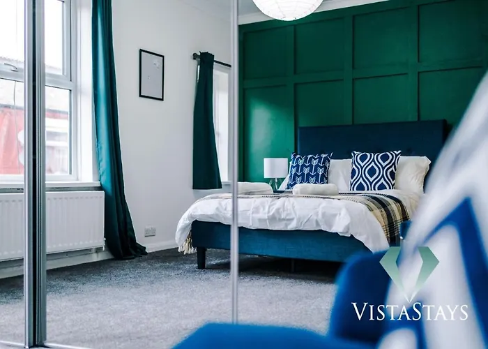 Modern 3bdr House By Vista Short Lets & Serviced Salford With Parking & Pool Table Manchester