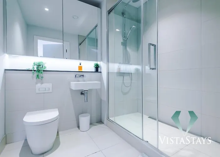 Apartament Modern 2 Bedroom By Vista Short Lets & Serviced With Free Wifi & Dart Board *