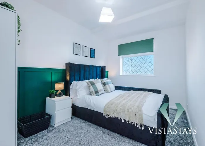 펜션 Spacious 4bdr House By Vista Short Lets & Serviced With Driveway Parking & Pool Table 맨체스터