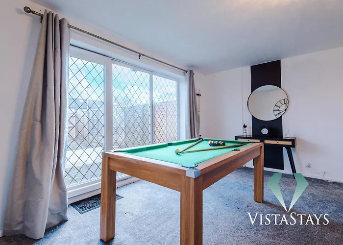 펜션 Spacious 4bdr House By Vista Short Lets & Serviced With Driveway Parking & Pool Table