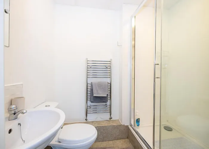 Apartman Near Centre, Etihad, Coop Live