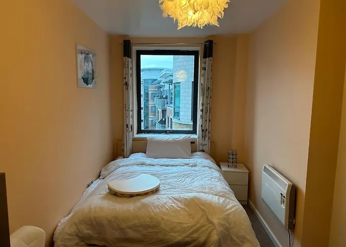 Family Retreat - Center Apartment Manchester