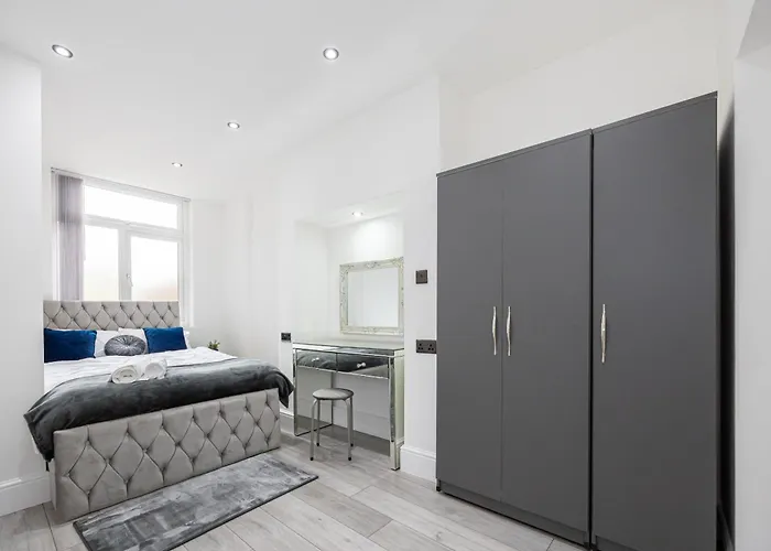 Westpoint Luxury Apartment