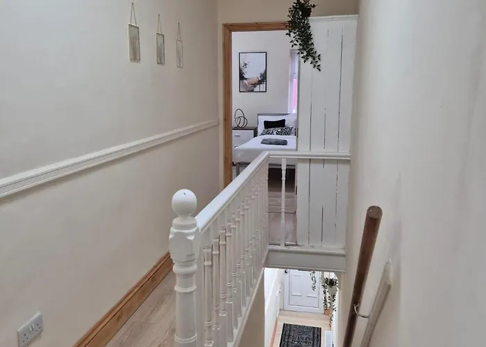 In 6 Minutes Drive To Victoria Station