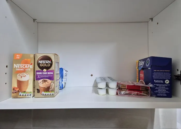 In 6 Minutes Drive To Victoria Station Kwatera prywatna Manchester