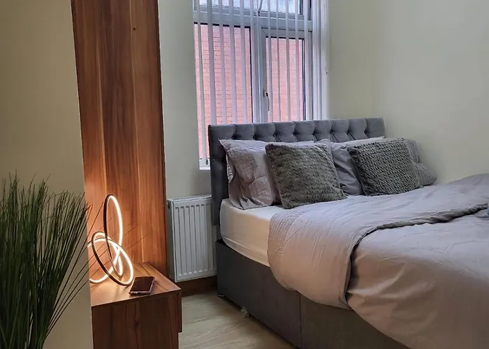 In 6 Minutes Drive To Victoria Station Kwatera prywatna