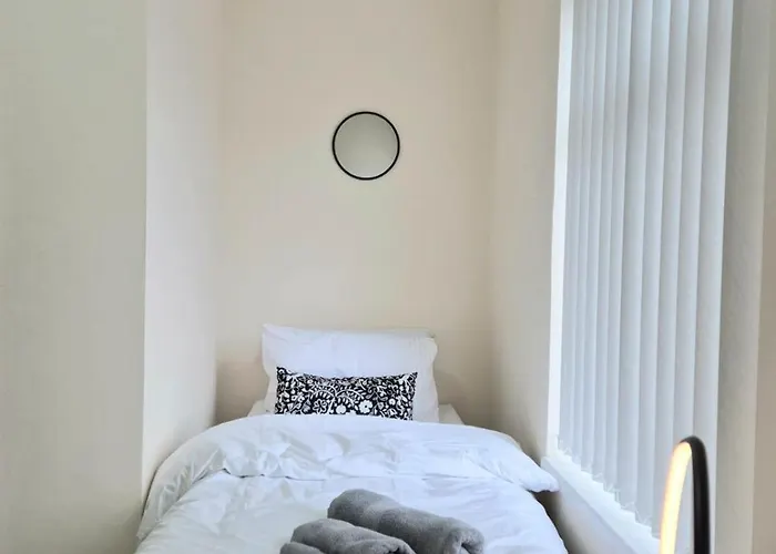 In 6 Minutes Drive To Victoria Station