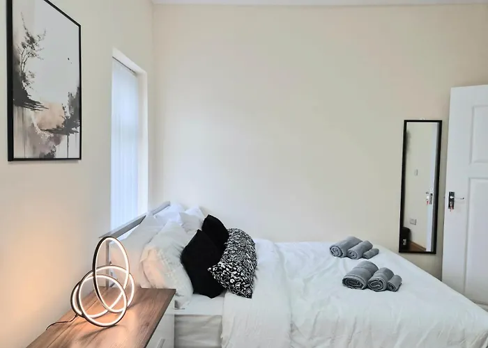 In 6 Minutes Drive To Victoria Station *