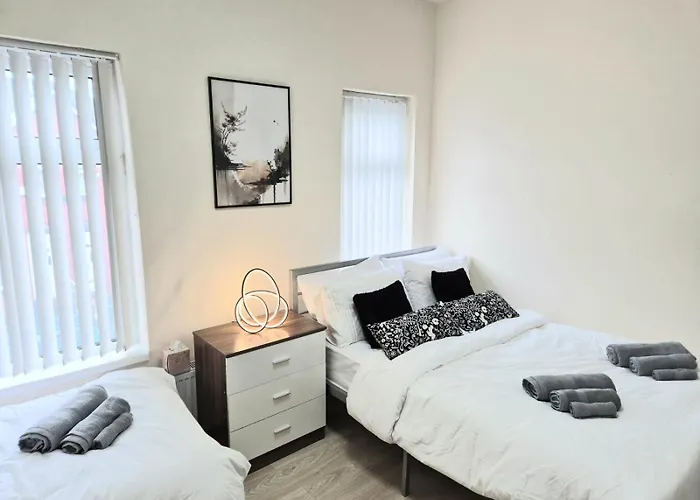 In 6 Minutes Drive To Victoria Station Kwatera prywatna Manchester