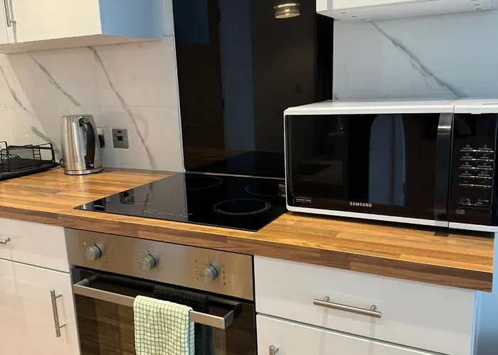 Penthouse Height Flat, View Balcony, Quiet, Free Wifi, Gym & Minimalistic Manchester