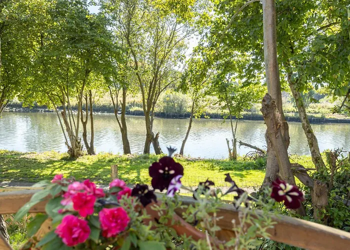 Guestready - A Haven By The River *