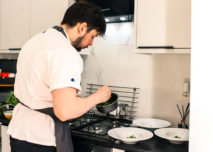 Spacious Stylish With Free Parking 10 Mins To Centre & Ao Arena Ideal For Groups & Long