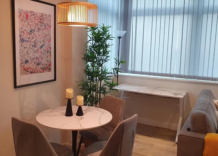 Lovely 1 Bed - Old Trafford Apartmán