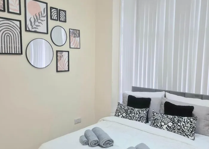 In 6 Minutes Drive To Victoria Station Manchester