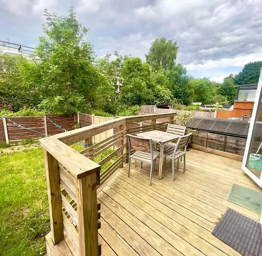 United View! Big House, Prime Location, Transport * Manchester