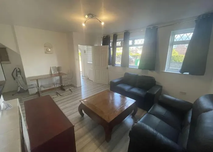 Vila Cheerful 3 Bed Entire House, Newly Refurbished