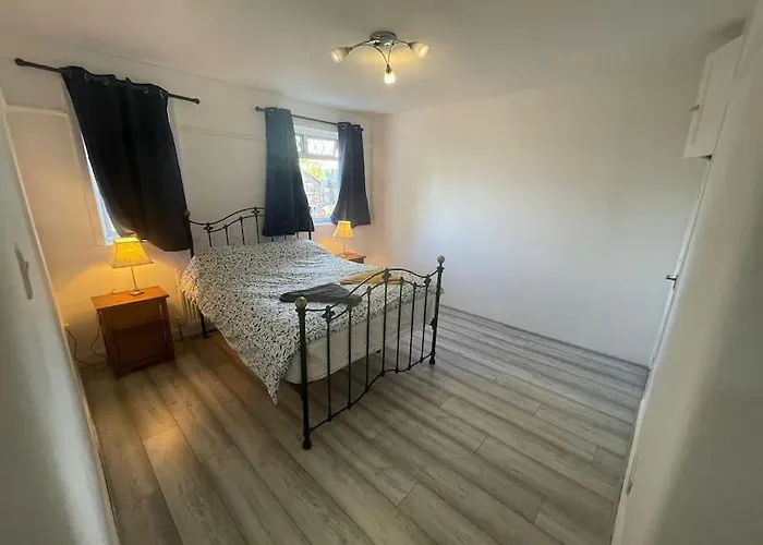 Cheerful 3 Bed Entire House, Newly Refurbished Manchester