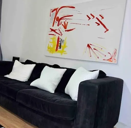 View Large 5br Town House Parking Manchester