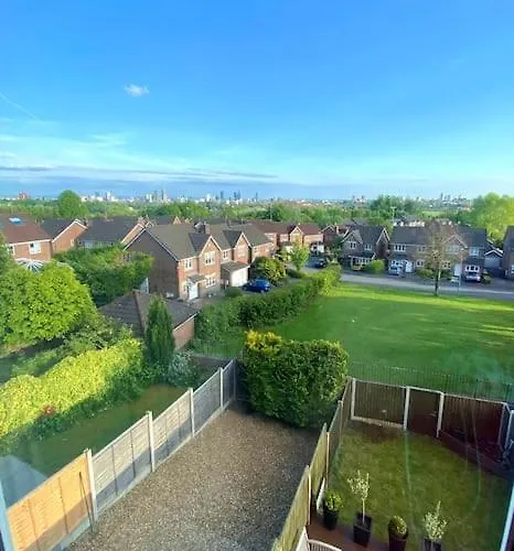 View Large 5br Town House Parking *