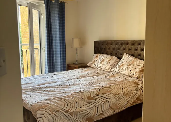 2 Bedroom Modern Salford *