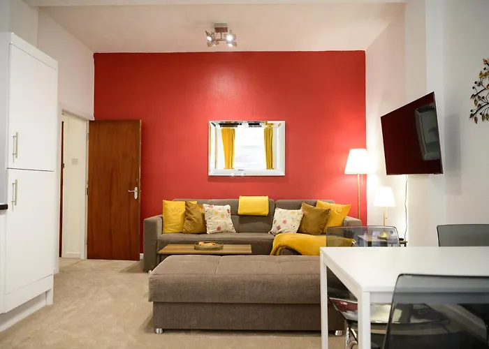 Autumn Breeze, 2br Apartment, Didsbury, Apartment