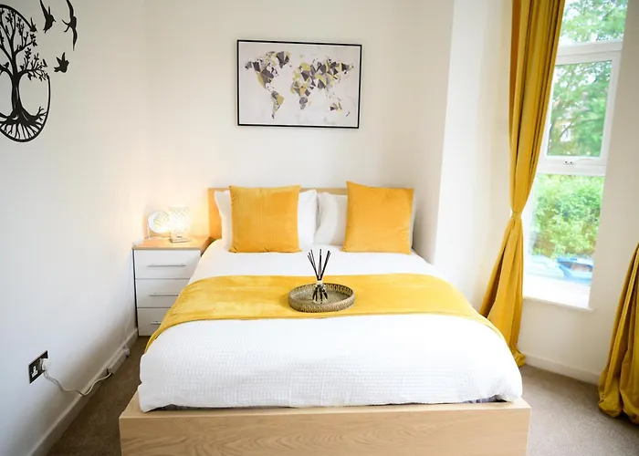 Autumn Breeze, 2br Apartment, Didsbury, *