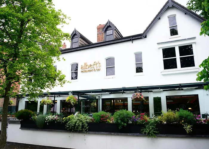 Autumn Breeze, 2br Apartment, Didsbury, *